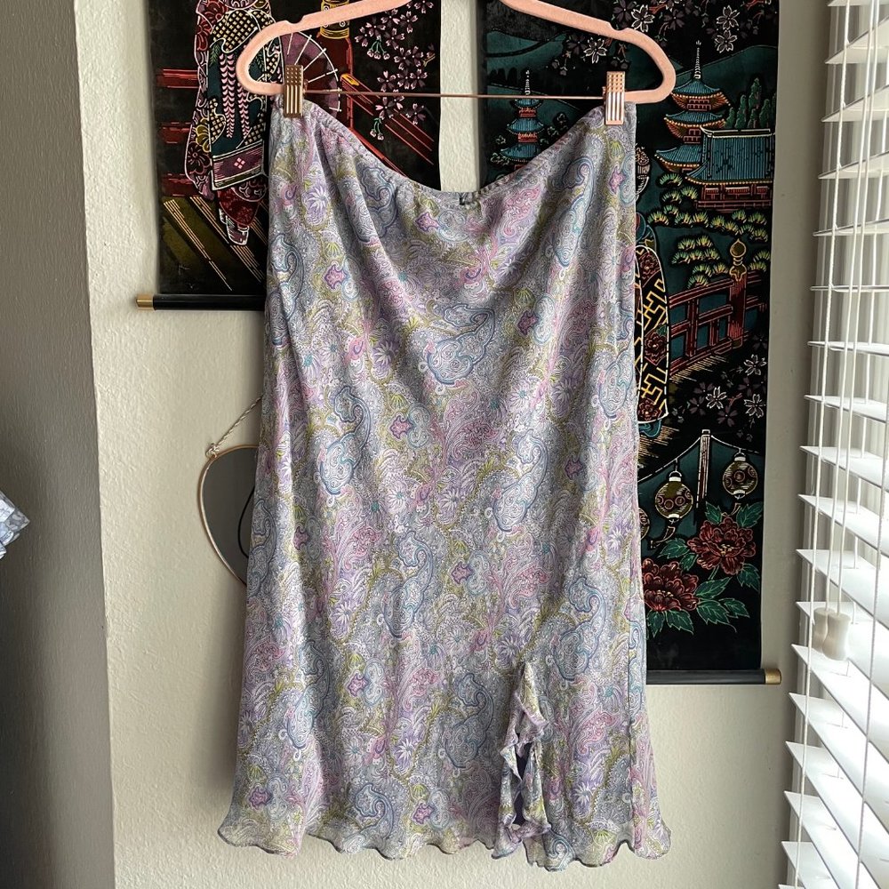 💟 SOLD 💟 y2k 2000s Purple Paisley Print Silk Knee Length Skirt Size M/L